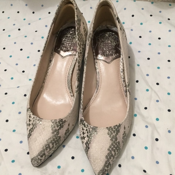 Vince Camuto Beautiful Short Heels Shoes - Picture 2 of 4